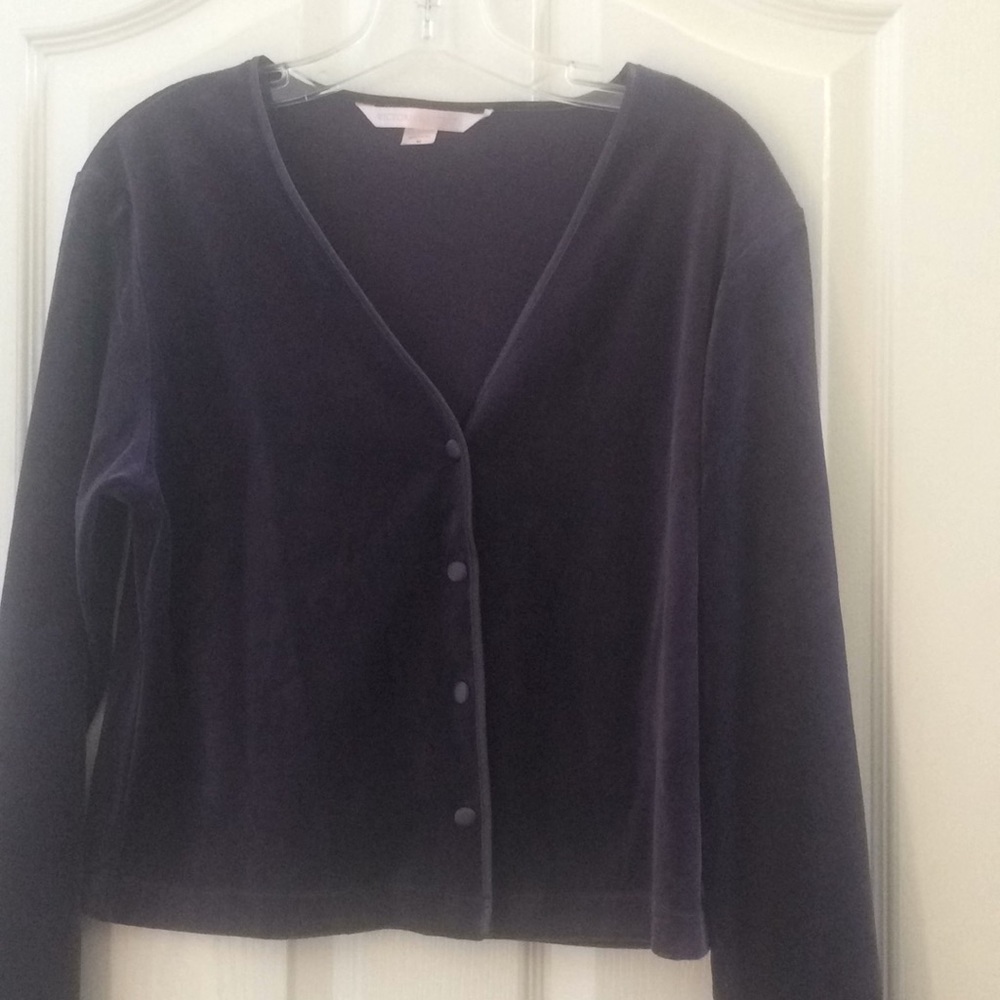 FINAL Markdown Ladies Victoria’s Secret sleep top medium